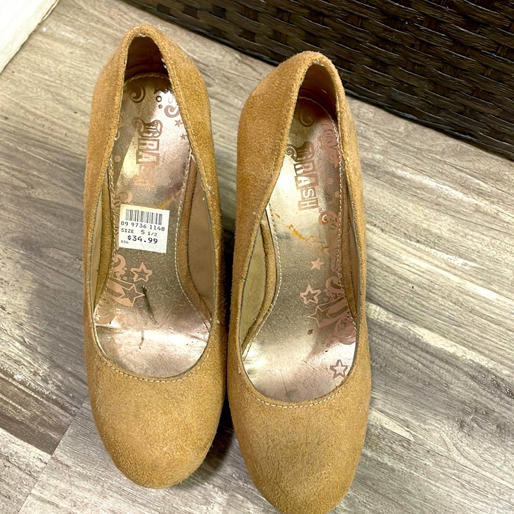 Wedged heel, so comfy!